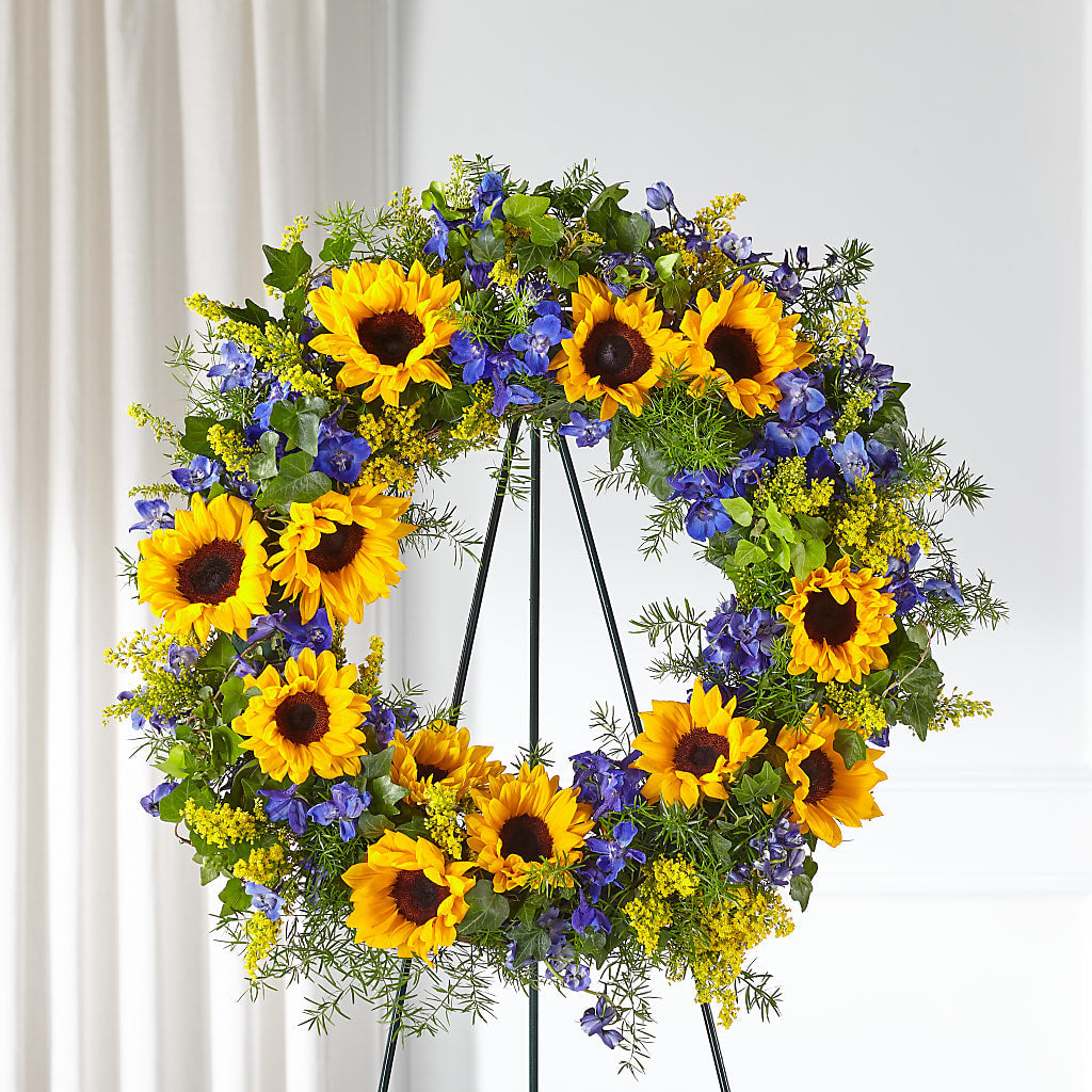 Bright Rays Wreath – POTTING BENCH FLORIST & GIFTS, Fairhaven MA