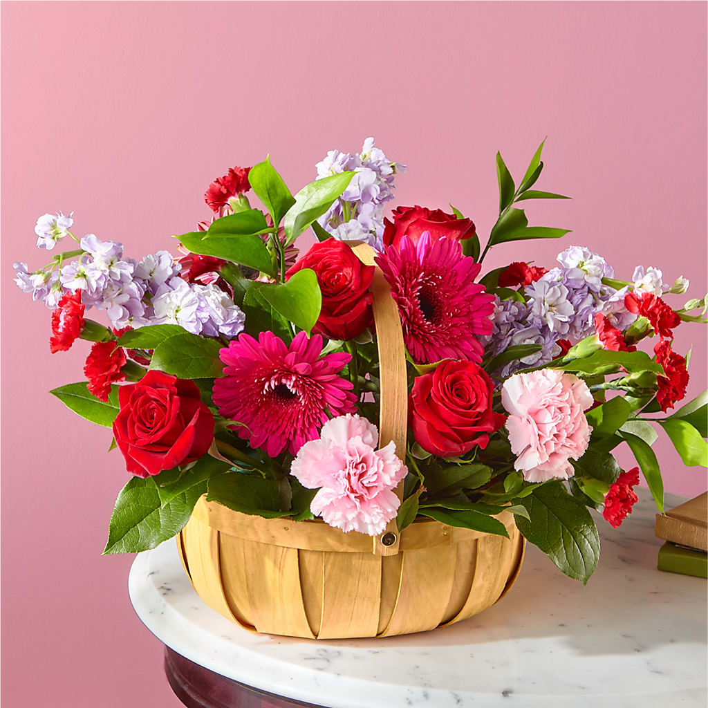 Pink Picnic Basket – POTTING BENCH FLORIST & GIFTS, Fairhaven MA