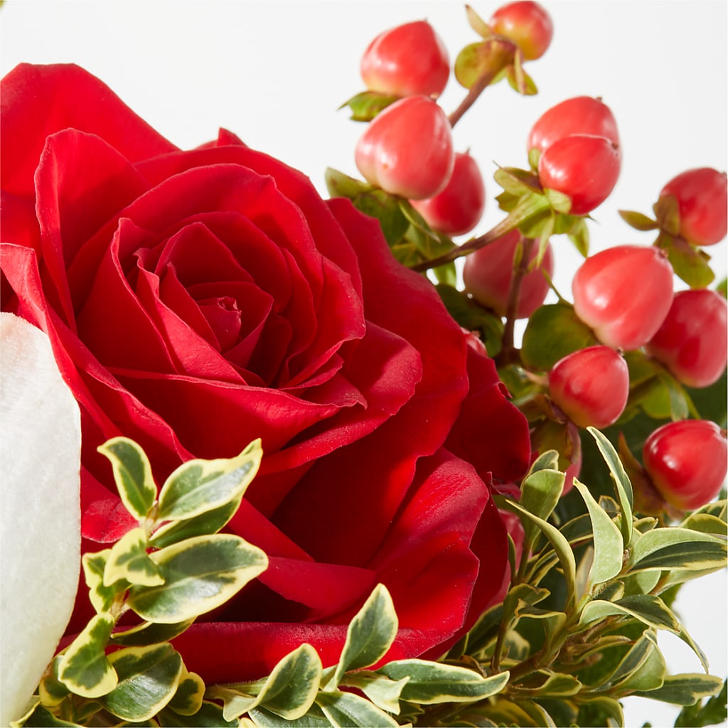 Snowy Wonderland Bouquet – POTTING BENCH FLORIST & GIFTS, Fairhaven MA