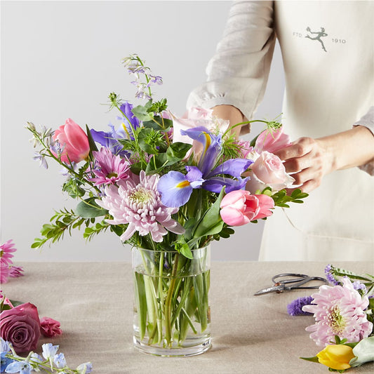 Pastel Tradition - A Florist Original – POTTING BENCH FLORIST & GIFTS, Fairhaven MA