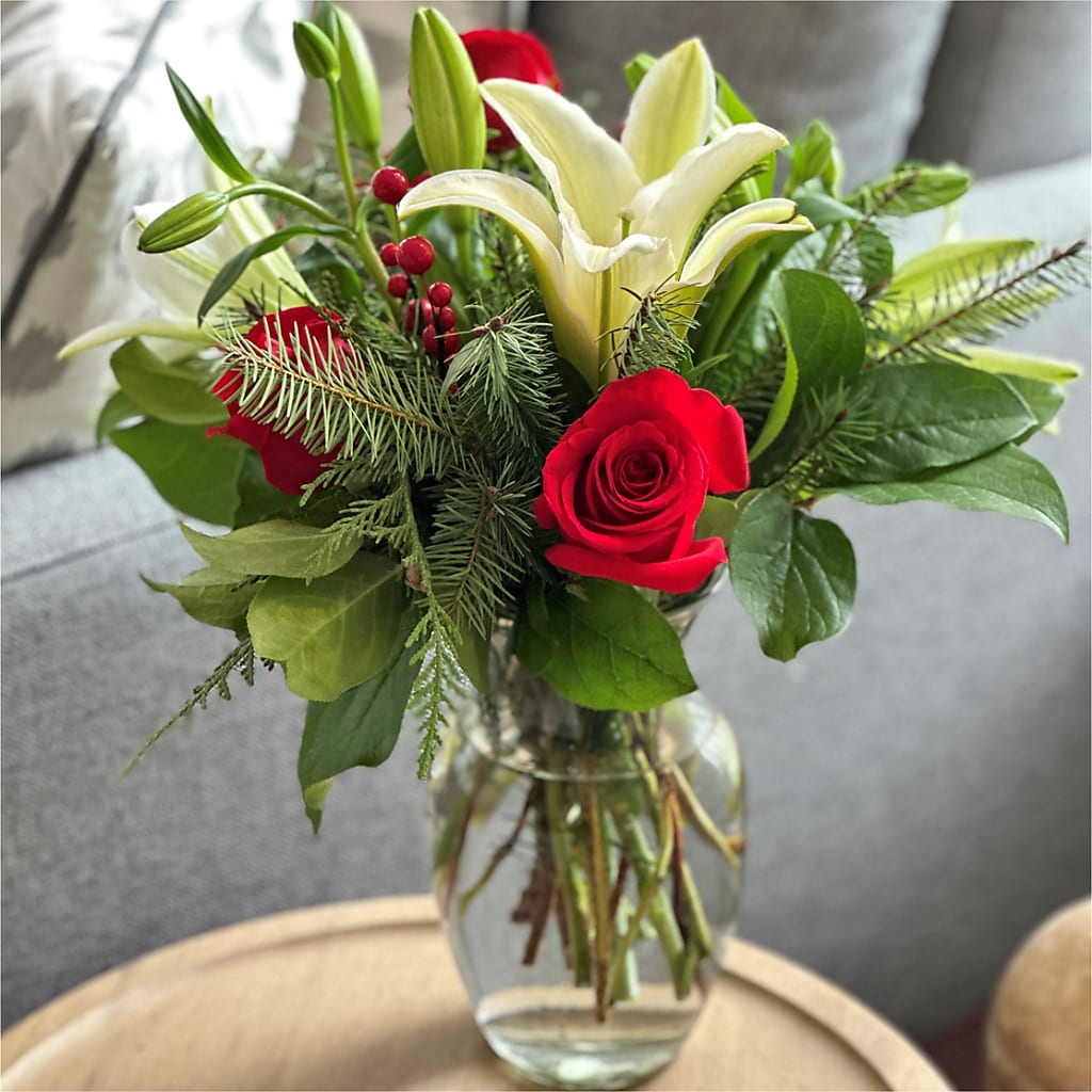 Sparkling Snowflakes Bouquet – POTTING BENCH FLORIST & GIFTS, Fairhaven MA