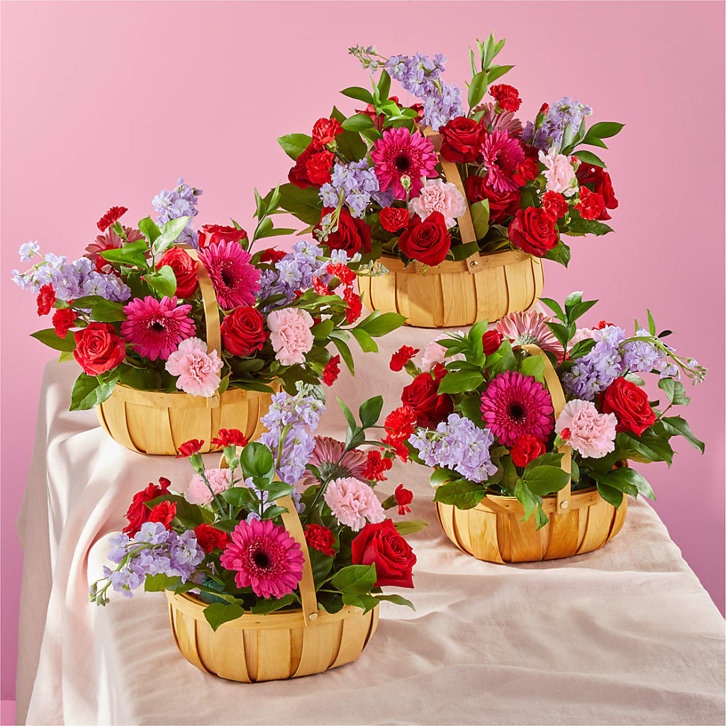 Pink Picnic Basket – POTTING BENCH FLORIST & GIFTS, Fairhaven MA